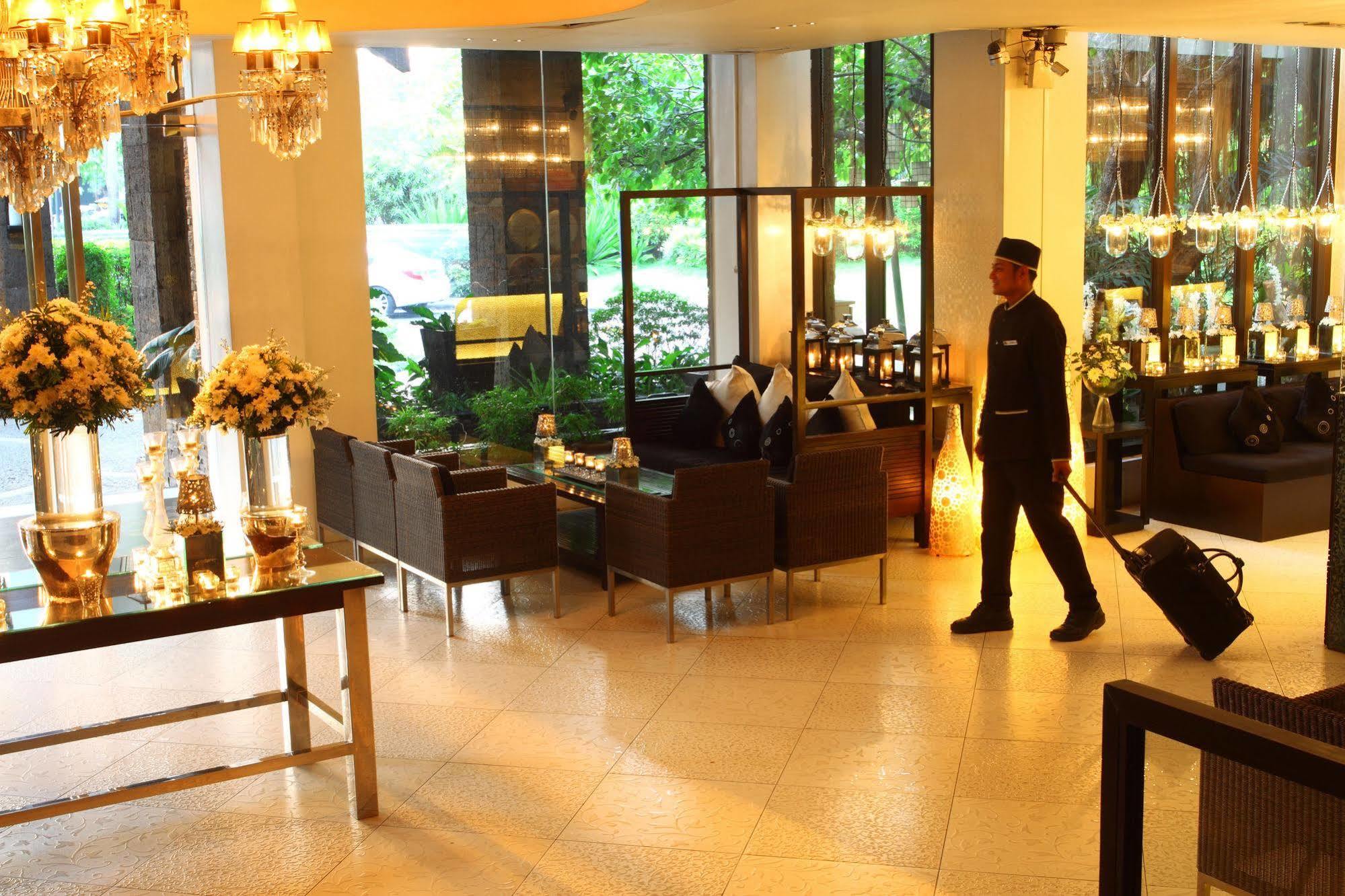 The Sulo Riviera Hotel Quezon City Esterno foto