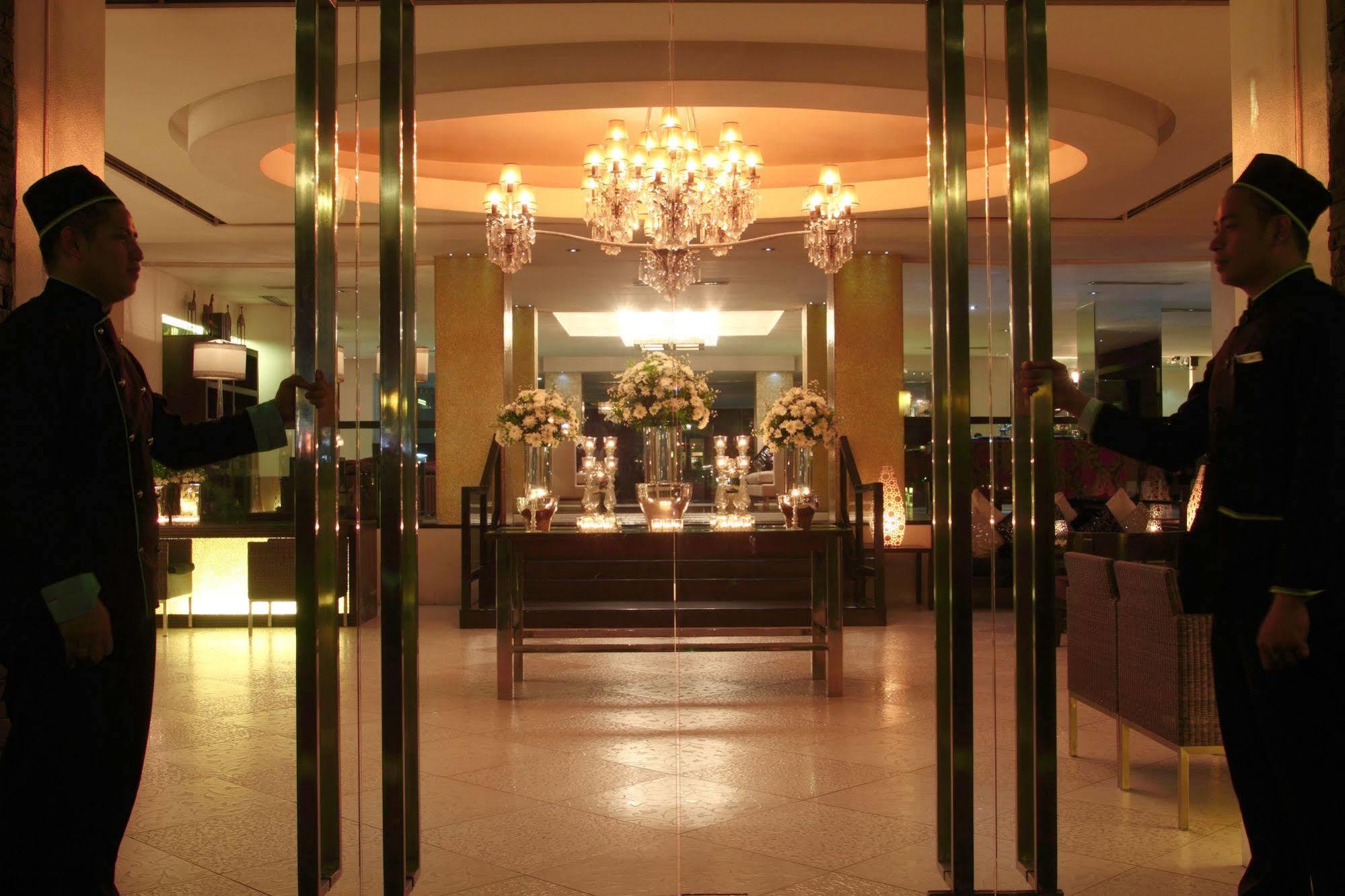 The Sulo Riviera Hotel Quezon City Esterno foto